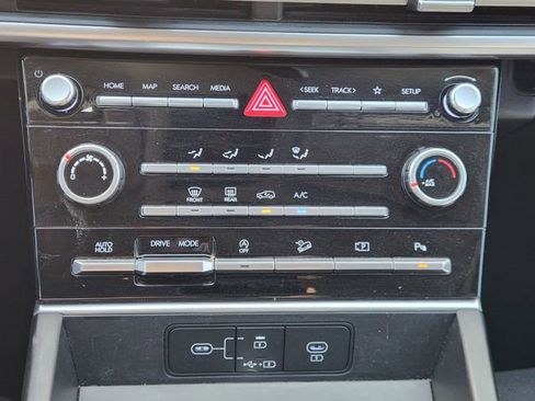 Used 2025 Hyundai Santa Fe SE FWD image 18