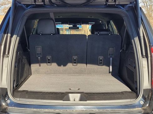 Used 2022 GMC Yukon XL SLT image 9