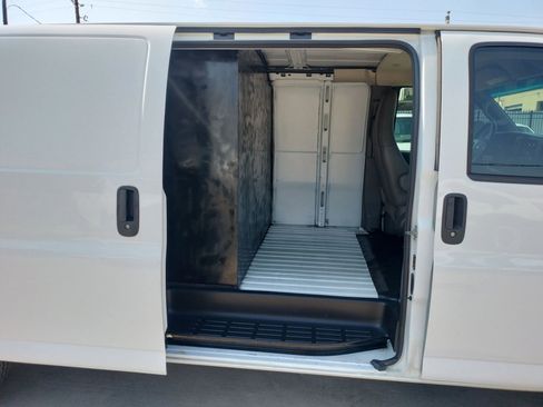 Used 2019 Chevrolet Express 3500 Extended w/ Driver Convenience Package image 37