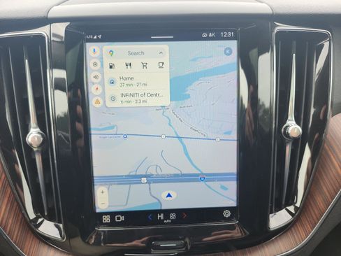 Used 2023 Volvo XC60 B5 Plus image 16