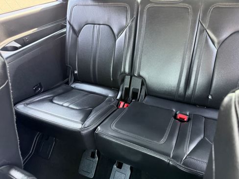 Used 2018 Ford Expedition Limited w/ Equipment Group 301A RWD image 10