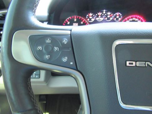Used 2015 GMC Yukon Denali w/ Premium Package RWD image 24