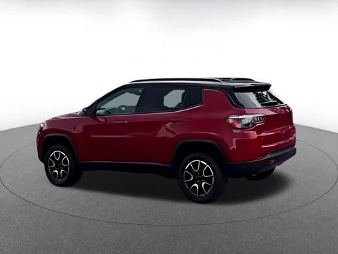 Used 2025 Jeep Compass Trailhawk AWD/4WD image 16