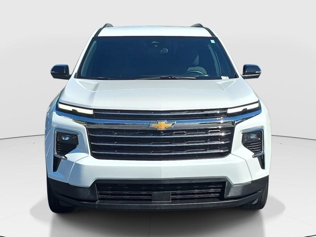 Used 2024 Chevrolet Traverse LT FWD image 2