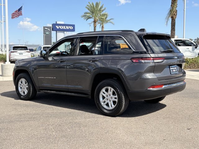 Used 2022 Jeep Grand Cherokee Laredo w/ Luxury Tech Group I AWD/4WD image 8