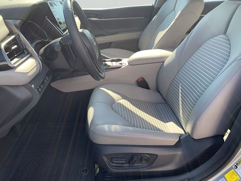 Used 2024 Toyota Camry SE image 10