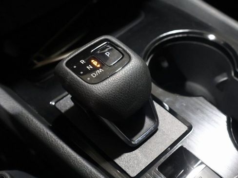 Used 2023 Nissan Rogue SV image 29