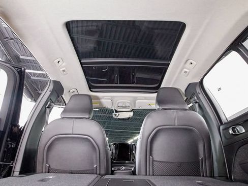Certified 2025 Volvo XC40 B5 Core AWD/4WD image 30