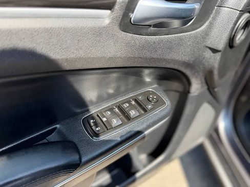 Used 2015 Chrysler 300 Limited RWD image 40