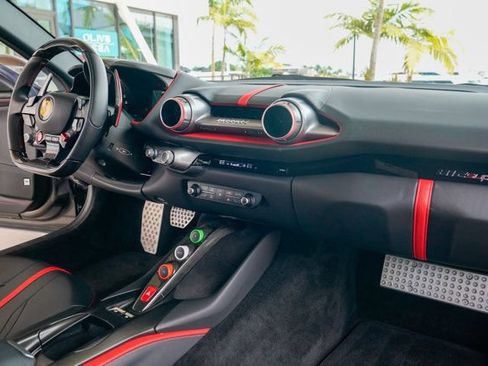 Used 2020 Ferrari 812 Superfast RWD image 85