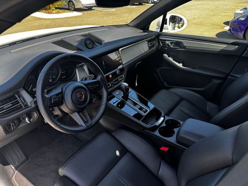 Used 2026 Porsche Macan AWD/4WD image 4