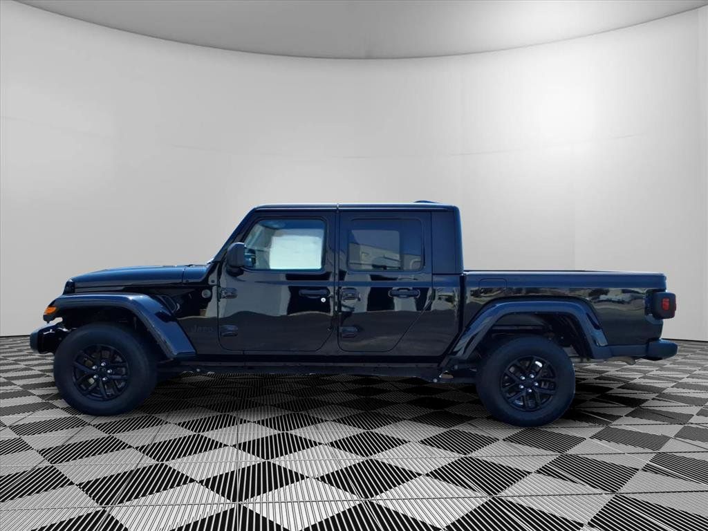Certified 2023 Jeep Gladiator Sport AWD/4WD image 25