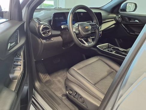 Used 2026 Chevrolet Equinox LT w/ Convenience Package II FWD image 7