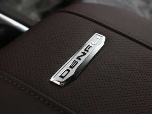 New 2026 GMC Sierra 2500 Denali w/ Denali Reserve Package image 15