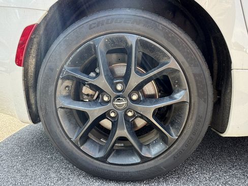 Used 2025 Chrysler Pacifica Limited FWD image 20