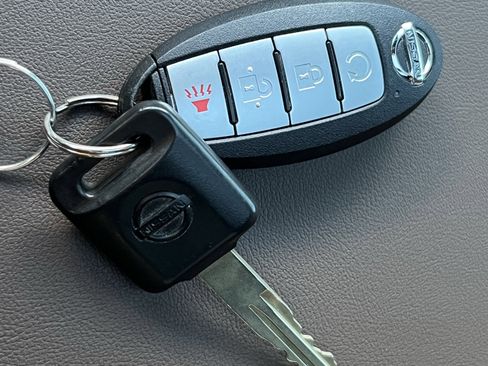 Used 2022 Nissan Titan Platinum Reserve w/ Moonroof Package image 33