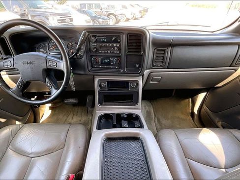 Used 2004 GMC Yukon XL SLT w/ Preferred Equipment Group image 7