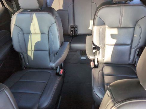 Used 2023 Chevrolet Traverse RS FWD image 27