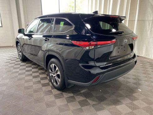 Certified 2023 Toyota Highlander XLE AWD/4WD image 6