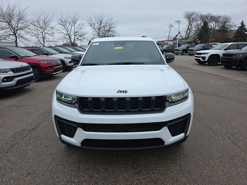 New 2026 Jeep Grand Cherokee Laredo image 2