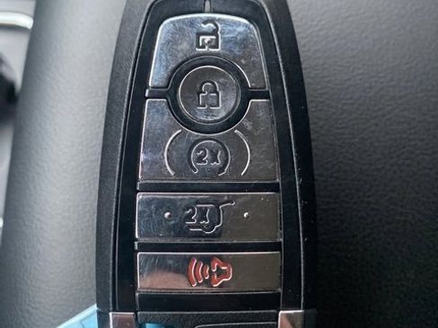 Used 2024 Lincoln Corsair AWD w/ Towing Package image 24