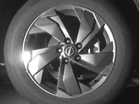 Used 2025 Nissan Rogue SV FWD image 13