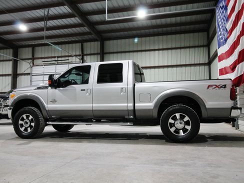 Used 2013 Ford F250 Lariat w/ FX4 Off Road Pkg AWD/4WD image 6