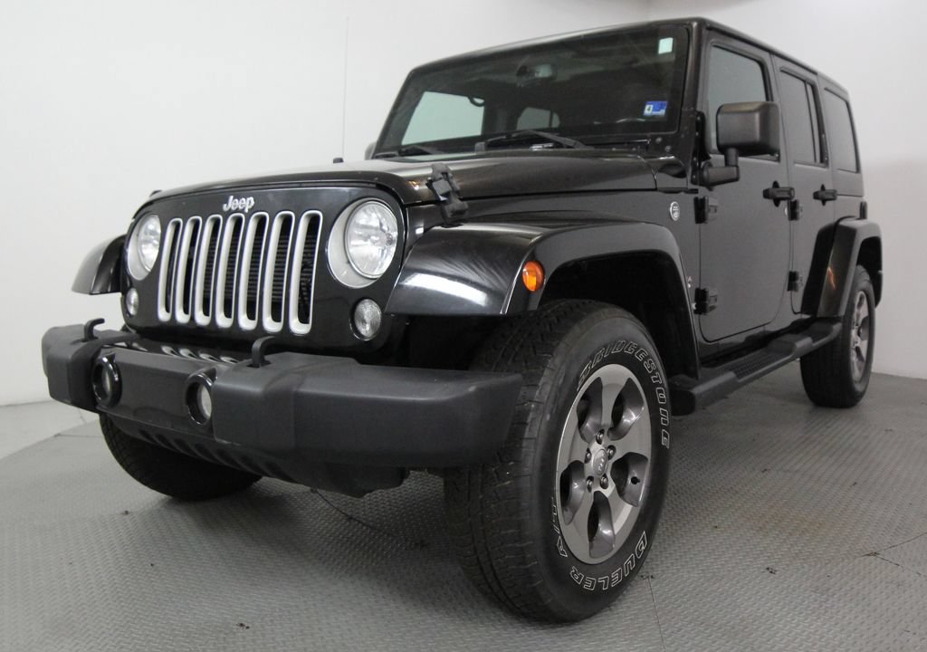 Used 2018 Jeep Wrangler Unlimited Sahara AWD/4WD image 3