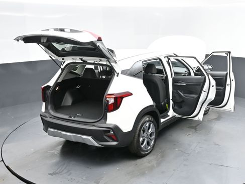 New 2026 Kia Seltos LX image 17