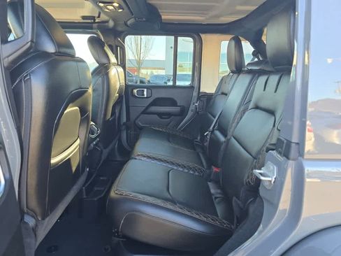 Used 2022 Jeep Wrangler Unlimited Sahara AWD/4WD image 16