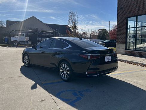 Used 2021 Lexus ES 300h w/ Accessory Package 2 image 9