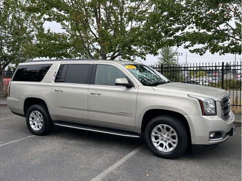 Used 2017 GMC Yukon XL SLT image 3