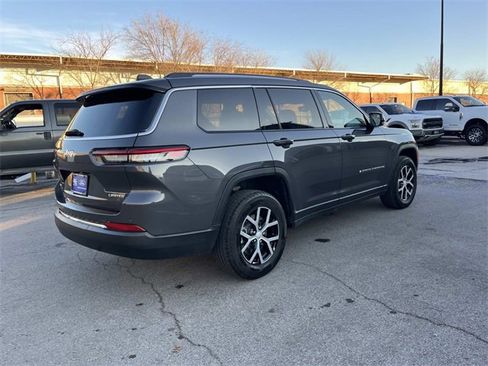 Used 2024 Jeep Grand Cherokee L Limited image 3