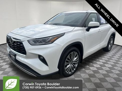 Used 2021 Toyota Highlander Platinum AWD/4WD image 3