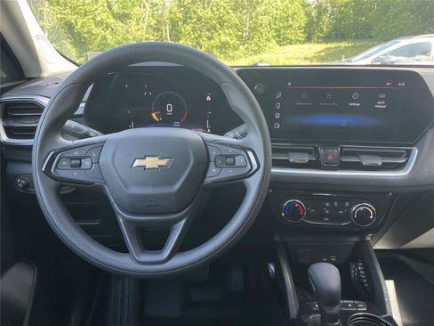 Used 2024 Chevrolet TrailBlazer LT w/ Driver Confidence Package AWD/4WD image 18