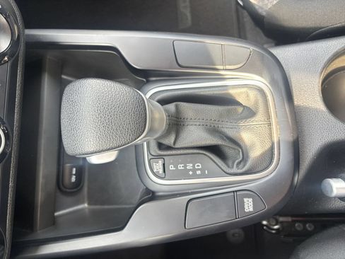 Used 2025 Kia Soul LX w/ LX Technology Package FWD image 39