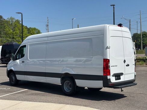 New 2025 Mercedes-Benz Sprinter 4500 image 9