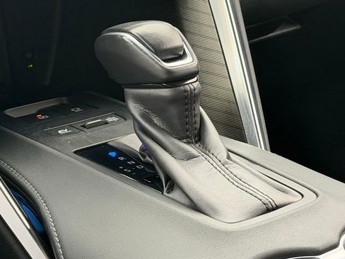 Certified 2023 Toyota Venza XLE AWD/4WD image 24