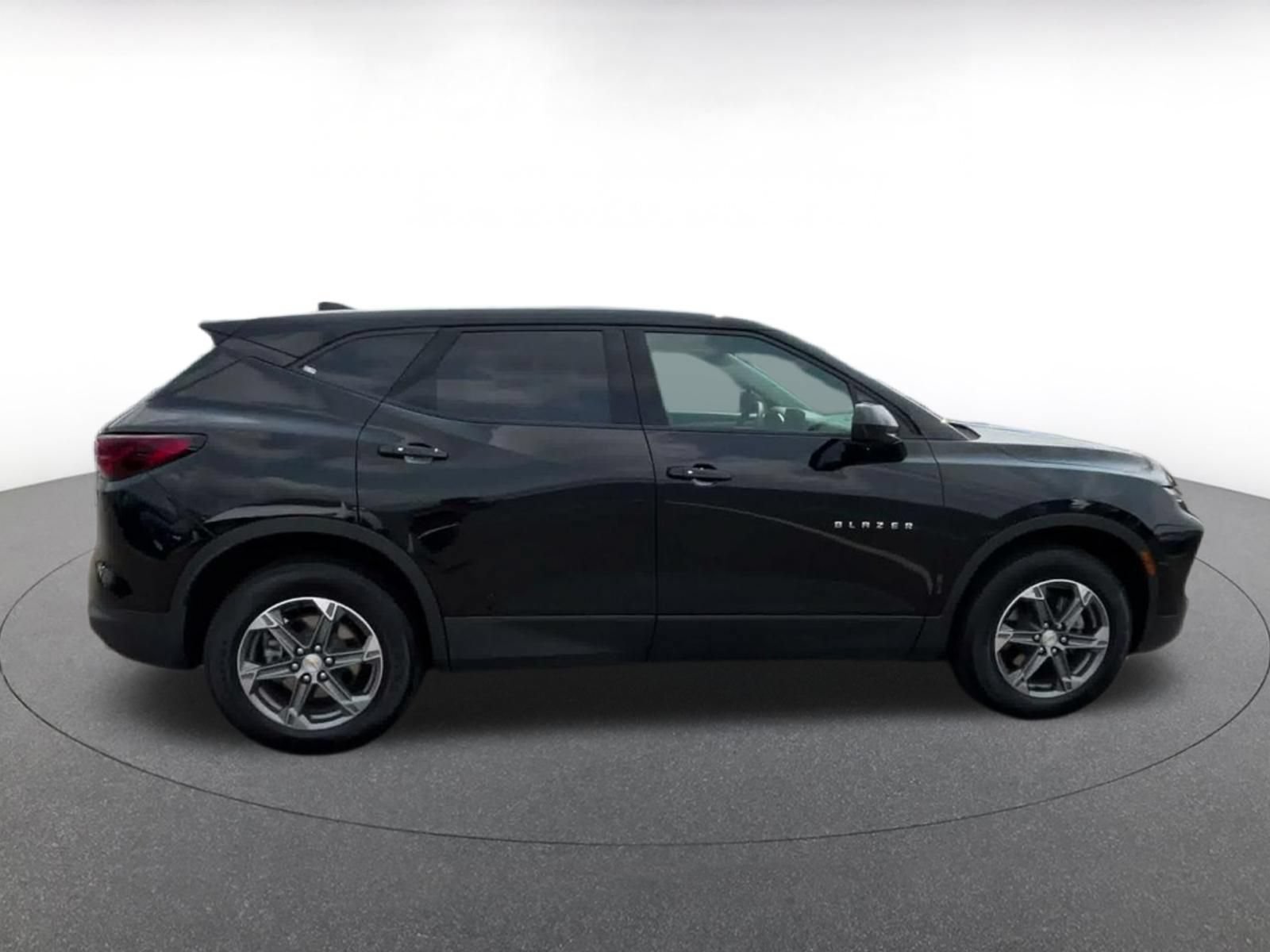 Used 2025 Chevrolet Blazer LT FWD image 15