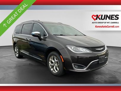 Used 2017 Chrysler Pacifica Limited w/ UConnect Theater Package