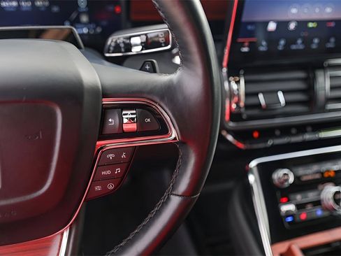 Used 2024 Lincoln Navigator Reserve image 13