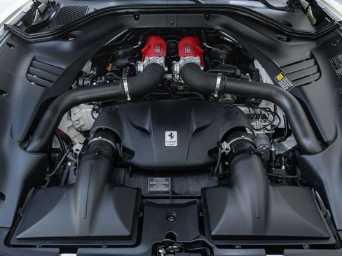 Used 2015 Ferrari California T image 30