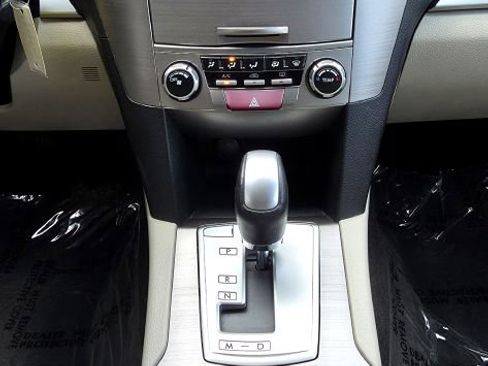 Used 2014 Subaru Outback 2.5i Premium w/ Moonroof Package AWD/4WD image 14