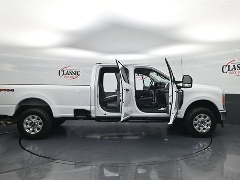 Used 2023 Ford F250 XLT w/ FX4 Off-Road Package image 32