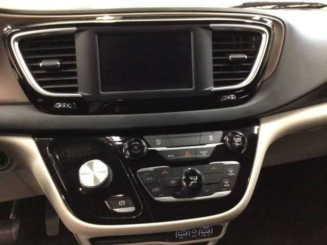 Used 2022 Chrysler Voyager LX FWD image 29