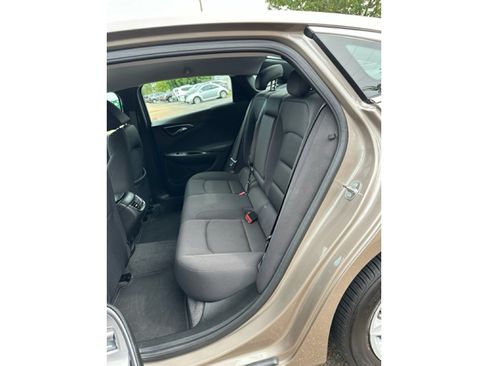 Used 2025 Chevrolet Malibu LT image 9