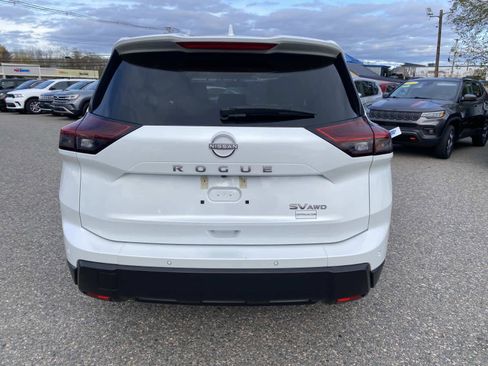 Used 2024 Nissan Rogue SV image 4