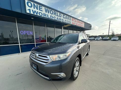 Used 2012 Toyota Highlander Limited w/ Tow Pkg FWD image 1