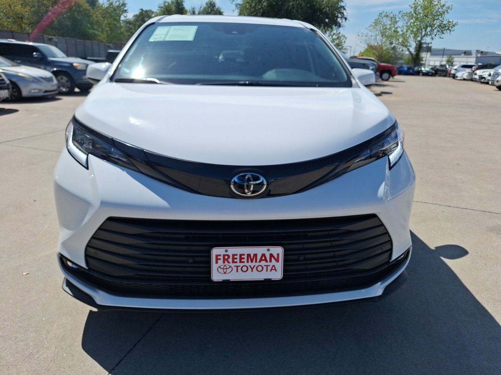 Used 2026 Toyota Sienna XLE Woodland Edition AWD/4WD image 9