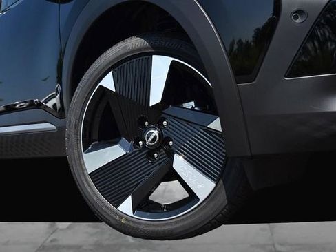 New 2025 Nissan Kicks SR image 3